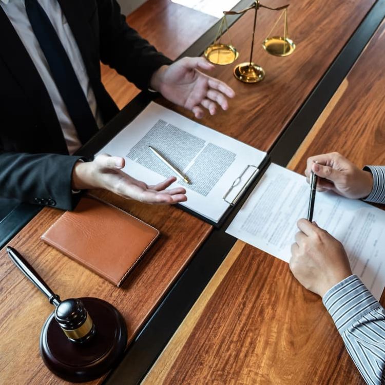 Asesoría legal y financiera